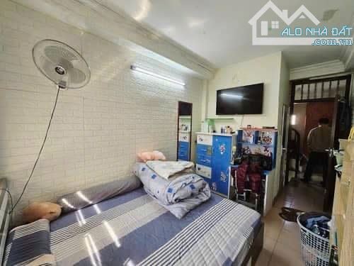 Bán nhà Cầu Giấy, 20m2, 4 tầng, mặt tiền 3m, giá 4.85 tỷ  HÀNG HIẾM - - 2