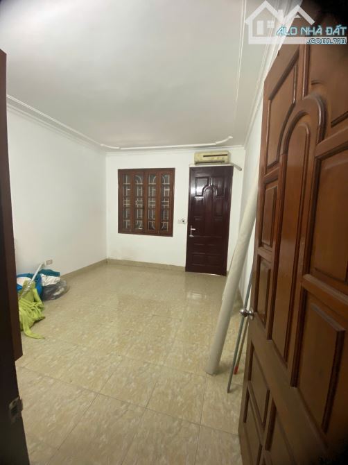 Cho thuê nhà nguyên căn ngõ 125 Trung Kính. DT 45m2, 4 tầng. Giá 23 triệu (tháng) - 2