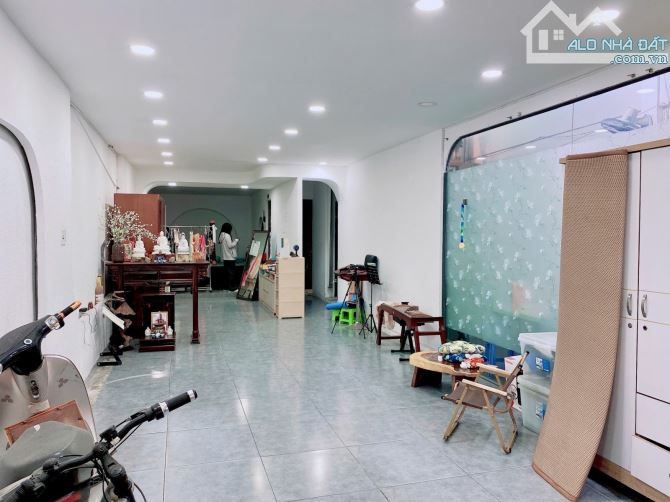 Bán nhà Mặt tiền Nguyễn Ngọc Lộc. Q10. Ngang 6M hiếm. Cấp 4 phù hợp xd mới. 29 tỷ TL - 2