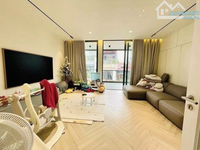 Gia đình vào Nam cần cho thuê nhà tại phố Láng Hạ DT 70m2x5T mặt tiền 5m giá 20 tr / tháng - 2