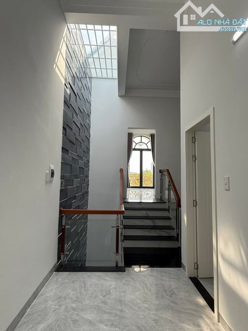 NHÀ 3 TẦNG MT LÊ VĂN SĨ,LIÊN CHIỂU GẦN BIỂN - 2