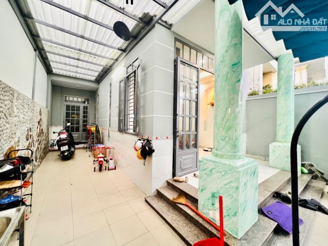 Bán nhà 8x24m đối diện trường cấp 3 Nguyễn Hữu Cầu, Tô Ký, Hocs Môn, cho thuê 400tr.năm - 2