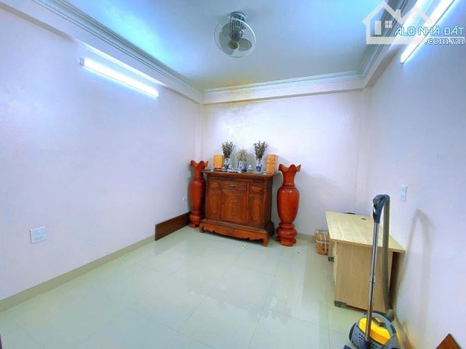 Nhà siêu rẻ! Bán nhà ngõ 175 Lạc Long Quân - 2 thoáng - 10M ra ôtô đỗ - 51m2 X MT 3.6M - 2