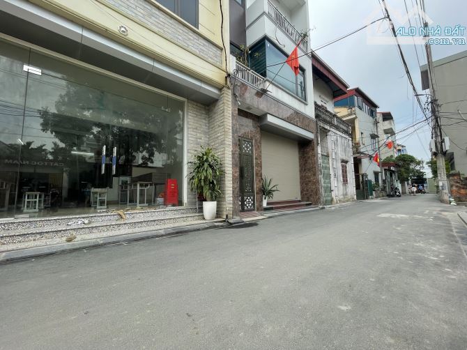 Nam hồng- Đông Anh- sẵn nhà 4 tầng- ngõ thông ô tô tránh- ngay cao tốc- 4tỷ - 2