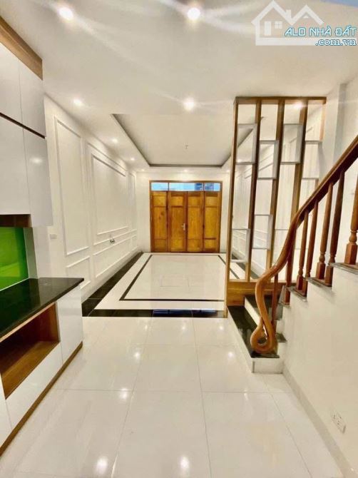 BÁN NHÀ HOÀNG QUỐC VIỆT, 38M 5 TẦNG, GẦN PHỐ GIÁ CHỈ 6,3 TỶ. - 2