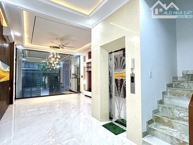 Siêu phẩm 8 tầng ngay hẻm VIP 666 đường 3/2. Hầm. Sân thương. Thang máy. 8PN rộng. Giá TL - 2