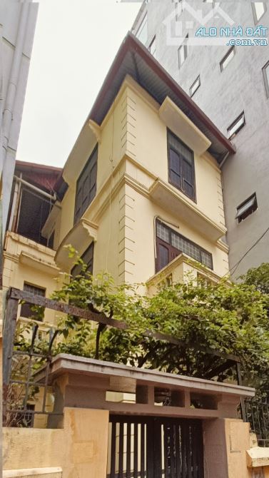 Bán biệt thự sân vườn Đội Cấn, 150m2, xây 4 tầng, MT 7m, gần phố. 26 tỷ - 2