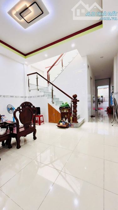 Bán nhà hẻm xe hơi thông gần chợ Hiệp Thành . 5x20m. Nhà mới . Giá 5,3 tỷ tl  . - 2