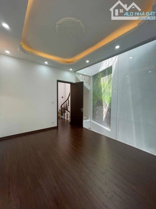Bán nhà ngõ 358 Bùi Xương Trach, ô tô vào nhà, mặt tiền hơn 7m, biệt thự ven hồ - 2