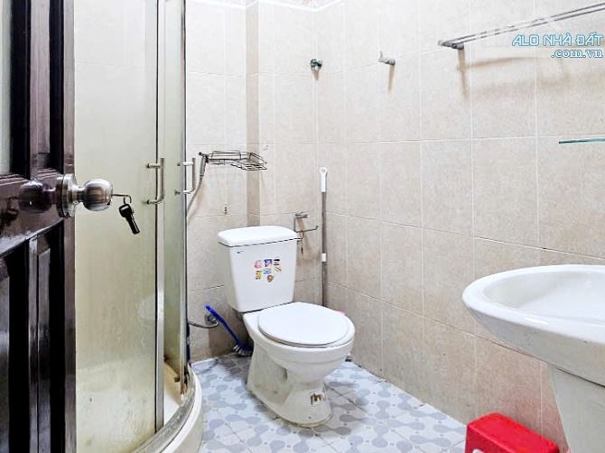 Cho thuê nhà 3 lầu 5 phòng HXT Điện Biên Phủ - sát metro Văn Thánh - 2