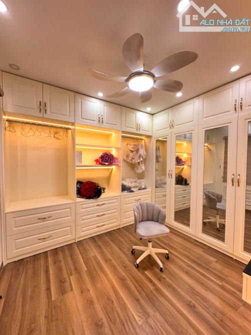 42m2 NHÀ 5 TẦNG - Ô TÔ VÀO NHÀ - CHỦ NHÀ TẶNG TOÀN BỘ NỘI THẤT LUXUARY TRỊ GIÁ GẦN 700 TRI - 2