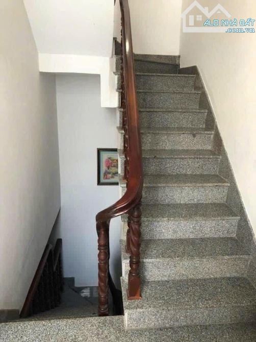 Bán nhà 1 trệt 3 lầu hẻm đa su đường Cô Giang P4 Trung Tâm TP Vũng Tàu - 2