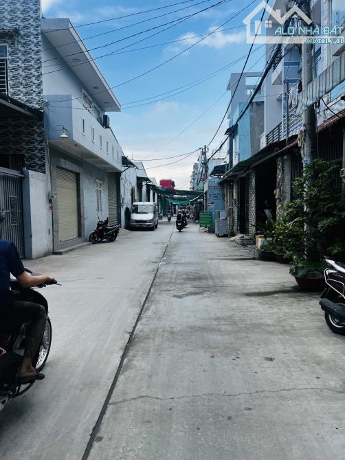BÁN NHÀ GẦN CHỢ BÌNH THÀNH - 2 TẦNG 36m2 - BÌNH TÂN - HẺM XE HƠI THÔNG - 3.3 TỶ - 2