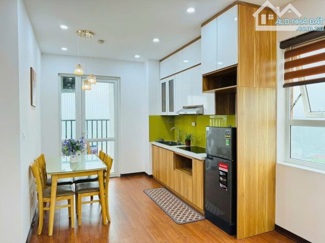 Bán căn hộ 2 phòng ngủ, nội thất còn mới tinh, thuộc tầng trung của chung cư Phenika Hòa L - 2