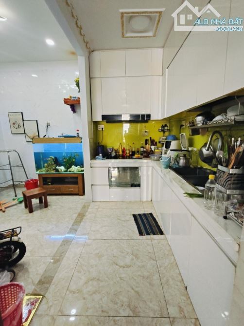 BÁN NHÀ 3 TẦNG 108.6m2 {5 x 21M} - HOÀN CÔNG ĐỦ- MẶT TIỀN ĐƯỜNG SỐ RỘNG 10M -NHỈNH 7TỶ - 2
