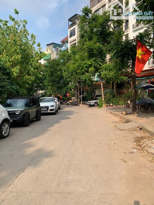Gấp- Bán nhà Hoàng Cầu- 7 tầng- ngõ thông- oto nhỏ vào- 5M oto tránh- DT 40/45M. - 2
