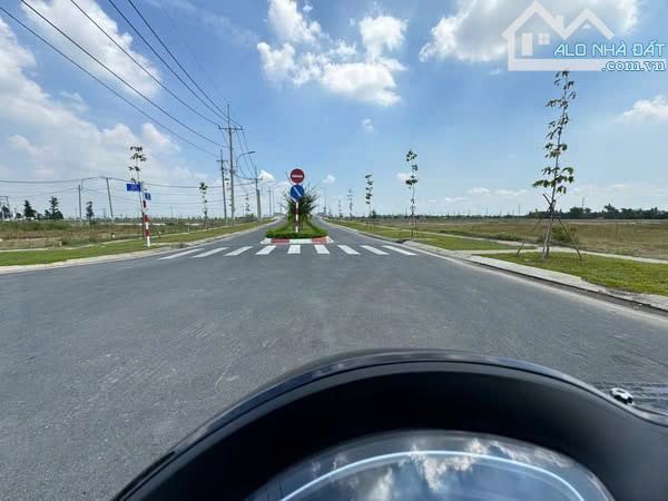 RẺ NHẤT KHU VỰC_CÒN XÓT 1 LÔ TRỤC CHÍNH VÀO TDC, 126m2_Ngang 5.5m_thổ cư full_28Triệu/m2 - 2