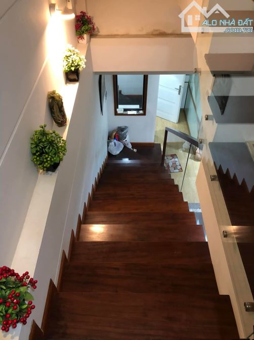 BÁN NHÀ PHẠM TUẤN TÀI 67m2 × 5T THANG MÁY - NHÀ MỚI + GARA Ô TÔ + 2 Ô TÔ TRÁNH - 2 THOÁNG