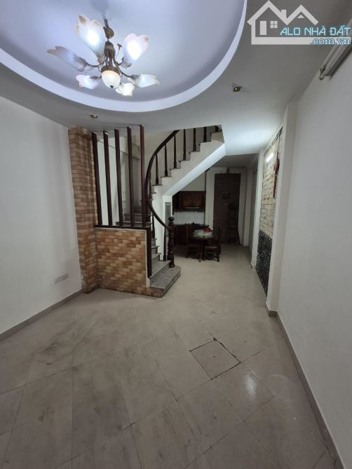 Bán nhà Xuân La, diện tích 40m2, 5 tầng, 6 phòng ngủ. Giá 7.3 tỷ (có thương lượng) - 2