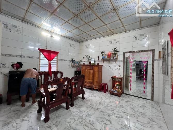 Bán gấp căn nhà ở ngay 1 / đường Suối Lội , Củ Chi 120m2 SHR giá 670tr - 2
