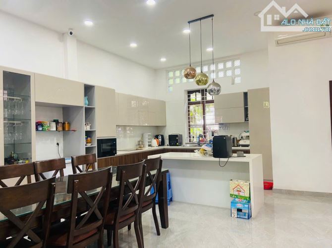 GIẢM 2 TỶ, BÁN GẤP BIỆT THỰ GÓC 2 MẶT TIỀN KHU 204 NGUYỄN VĂN HƯỞNG, 10X16, 3 TẦNG, 43 TỶ - 2