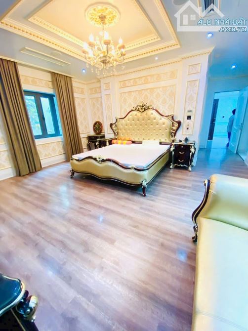 MẶT PHỐ ĐÔNG CÁC, ĐỐNG ĐA, LÔ GÓC - VỈA HÈ- KINH DOANH ĐỈNH, 52m2xMT5,8m Giá 33 tỷ - 2