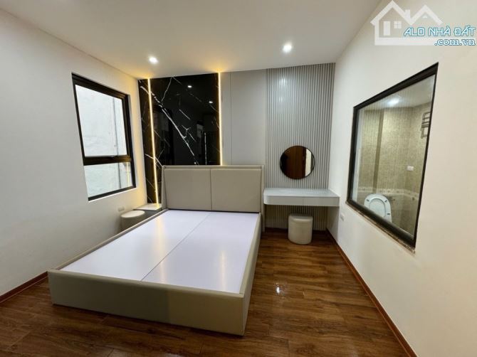 Bán nhà Đê La Thành,DT:38m,MT hơn 4m,gần ô tô,Giá 6,5 tỷ - 2