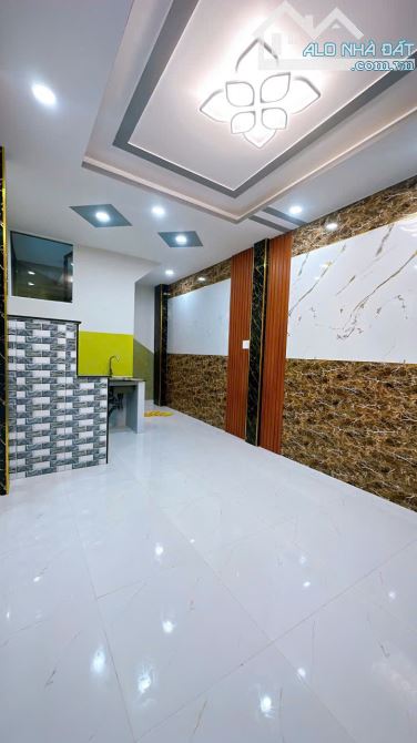 Sát mặt tiền Hoàng Diệu Q4  Diện tích sử dụng 70m2 HƠN 4 TỶ - 2