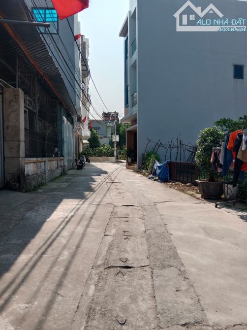 ANH ZAI NHỜ BÁN MẢNH ĐẤT 50M - Ô TÔ ĐỖ Ở VÂN NỘI - NGAY GẦN TRƯỜNG HỌC - 2