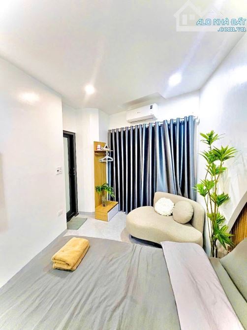 Bán nhà Phố Thái Hà. Diện tích 80m. 9 Tầng. Mặt tiền 8m. Giá 3x tỷ - 2