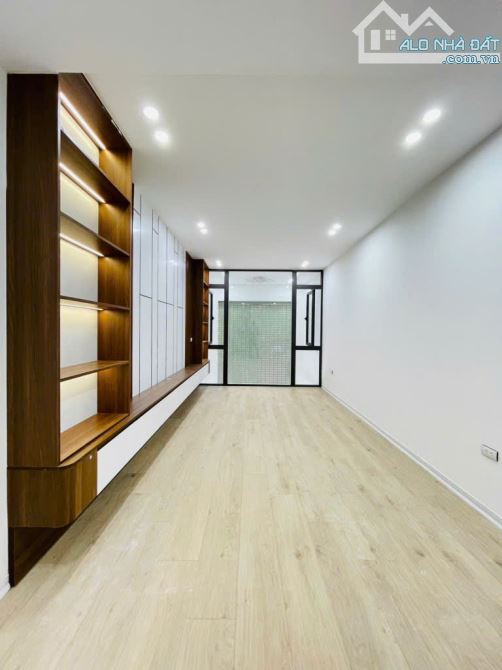 Đặng Tiến Đông - Thang máy - Ô tô đỗ cửa - Cách phố 20m - Trước nhà ô tô tránh - 2