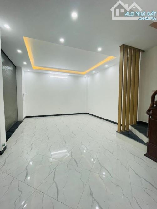 Bán nhà Ngũ Hiệp hàng xóm Vũ Lăng gần 80m xây mới 4 tầng nhỉnh 5 đồng có sân để xe - 2