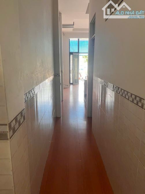 Bán nhà TDC Vĩnh Trường view biển 1 trệt 1 lầu, sân thượng: Dt: 56,1( ngang 4m nở hậu 4,4m - 2