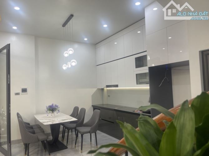 Siêu phẩm cực đẹp Minh Khai - GPXD chuẩn - 30m ra oto - 60m2, 5 tầng, mt 6m, giá 10.5 tỷ. - 2