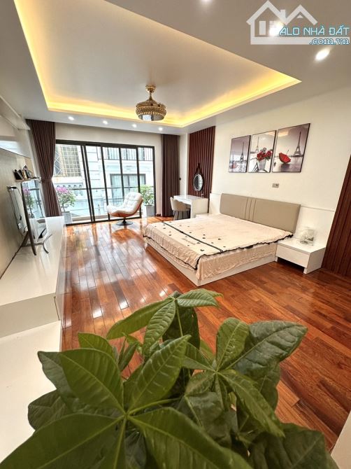 PHÂN LÔ - OTO VÀO NHÀ  - THANG MÁY XỊN -  THÔNG KHẮP NGẢ - 3 MẶT THOÁNG - MẶT TIỀN ĐẸP . - 2