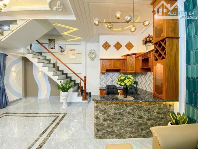 NHÀ TRỆT HAI LẦU PHONG CÁCH TÂN CỔ ĐIỂN  TRỤC CHÍNH HẺM 876 TRẦN NAM PHÚ - THÔNG RA ĐƯỜNG - 2