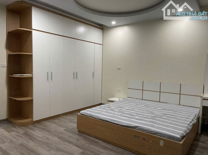 Bán nhà Tô Vũ - 193 Văn Cao, 61m 4 tầng, ngõ ô.tô, giá  4.35 tỉ - 2