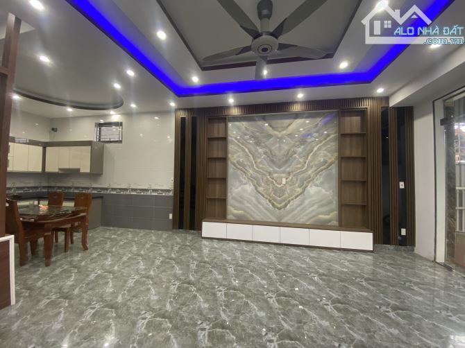 Siêu phẩm căn góc 3,5 tầng cực đẹp mặt đường kinh doanh, buôn bán gần trung tâm quận Kiến - 2