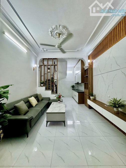 Bán Nhà Ngõ 151 Nguyễn Đức Cảnh, Hoàng Mai, 29m2x5T, giá 5.5 tỷ, 15m ra đường oto - 2