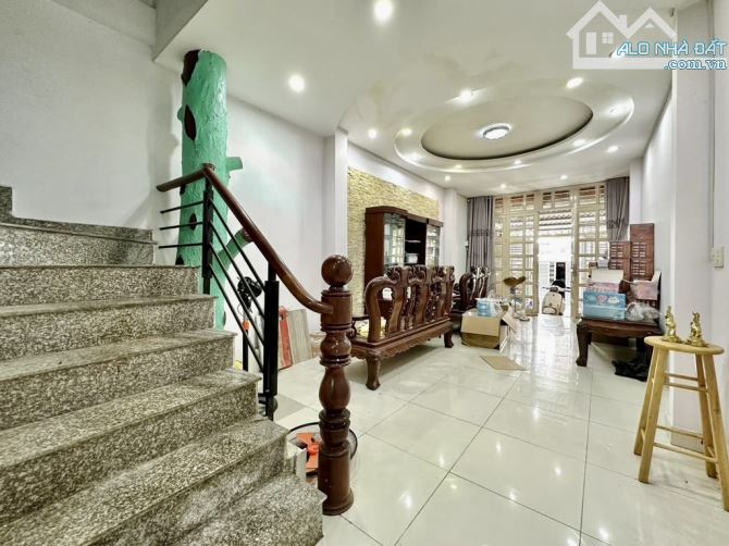 HIẾM khu D2, Ung Văn Khiêm, P25, Bình Thạnh nhà 3tầng (3.8 x 17) hẻm OTO 6m - 2