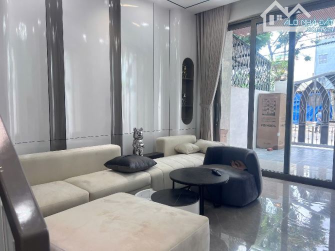 Nhà 3 tầng, mới xây cách biển vài phút đi bộ - 2