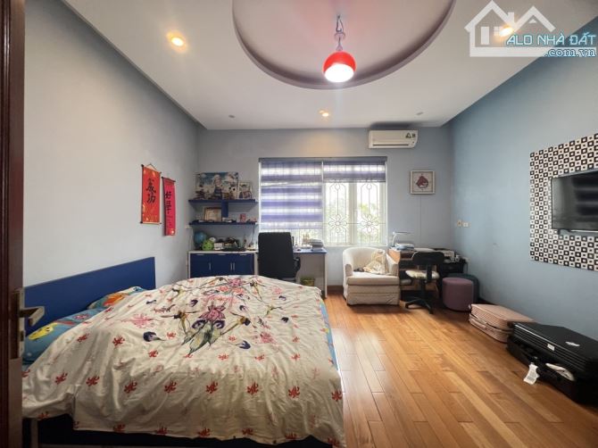 Bán nhà phố Ngô Xuân Quảng, Gia Lâm - 100 m2, MT 5m - Vỉa hè, ô tô tránh - Giá 16.1 tỷ - 2
