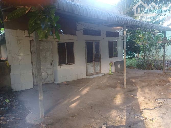 CẦN BÁN 1 LÔ ĐẤT VƯỜN 67C ĐẤT NGÂY NGÃ BA  GẦN CHỢ TRƯỜNG HỌC CÓ 3 CĂN NHÀ 1 PHÒNG KARAOKE - 5