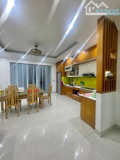 Cần bán nhà 5 tầng Mặt đường Nguyễn Công Trứ - khu đô thị Hoà Vượng - Tp Nam Định - 3