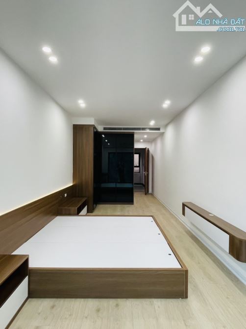 Phố Đặng Tiến Đông, giáp Hoàng Cầu, 7 tầng thang máy, ô tô tránh dừng đỗ, chào 13 tỷ 8 - 3