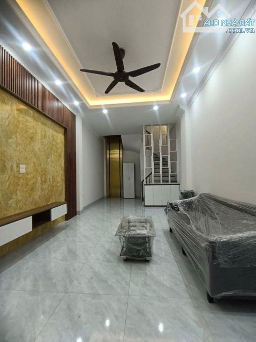 Bán nhà Lô Góc phố Hoàng Mai, 32m, 5 tầng, thang máy, ngay sát Hồ Đến Lừ, Trương Định. - 3