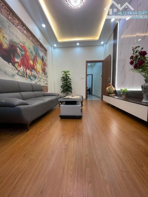 PHÂN LÔ PHỐ 8/3 - MẶT NGÕ - 1 NHÀ RA PHỐ - ÔTÔ ĐỖ CỬA KINH DOANH DT 41M, 5TẦNG.GIÁ 10.9TỶ - 3