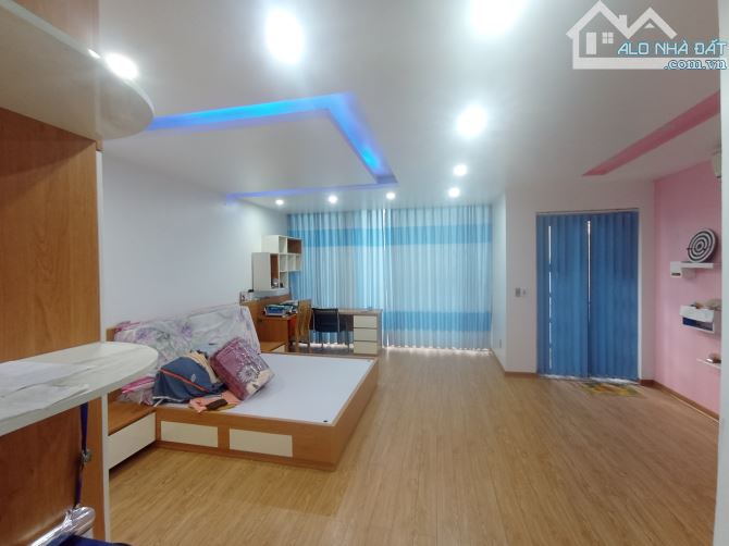 Bán nhà 5 tầng mặt đường Nguyễn Công Trứ kdt Hòa Vượng - 3