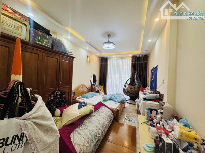 NHÀ ĐẸP 4 TẦNG - - NGUYỄN TRÃI P.7 GẦN NGUYỄN VĂN CỪ - 46M2 - HẺM 4M THÔNG- 9 tỷ - 3