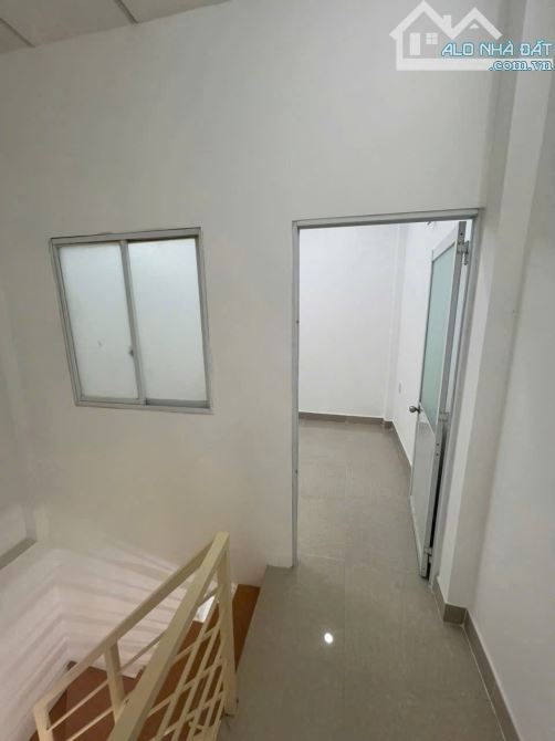 HÀNG HIẾM TẠI NGUYỄN VĂN CỪ, P2, QUẬN 5 - 3
